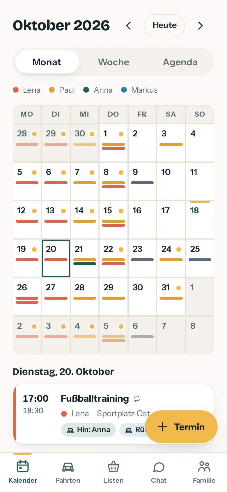 Die App AIcentivo Familie auf dem Handy: Monatskalender mit farbigen Terminen je Familienmitglied, darunter das Fußballtraining am Dienstag