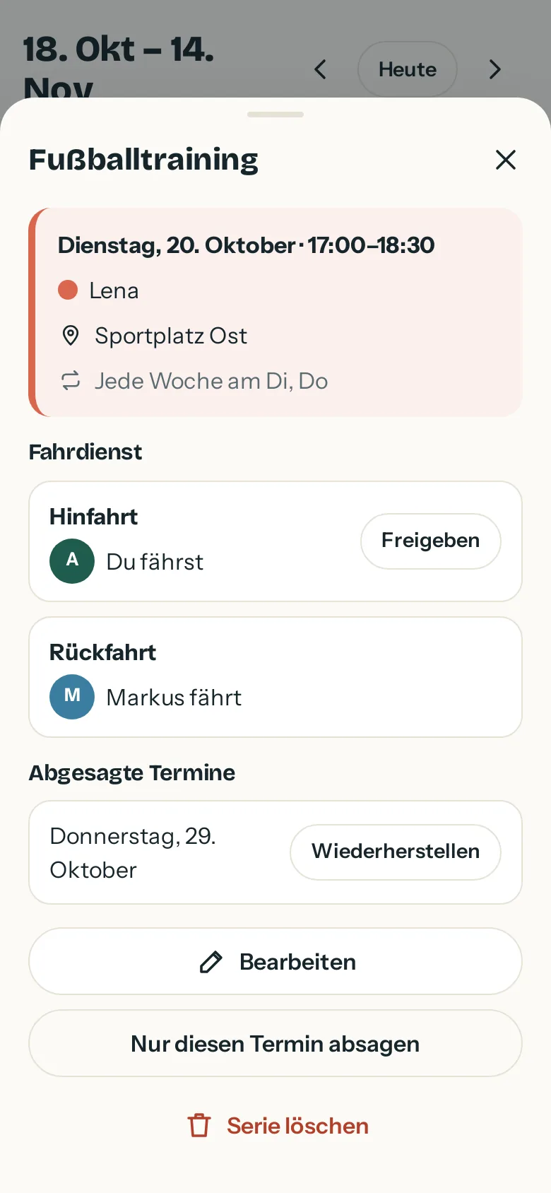 Geöffneter Serientermin Fußballtraining: jede Woche am Dienstag und Donnerstag, Hin- und Rückfahrt eingeteilt, ein abgesagter Termin